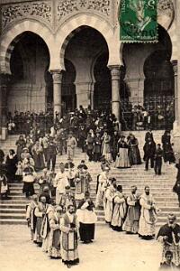 Alger-SortieMesse-Monseigneur