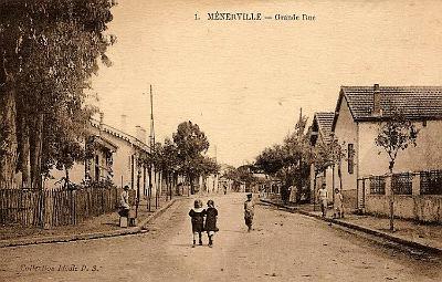 Menerville-GdeRue-010