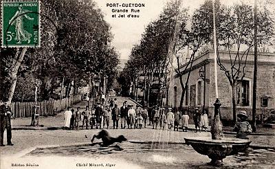 Port-Gueydon-GrandeRue-JetEau