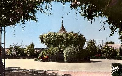 Les-Issers-Square